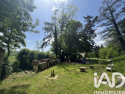 Maison - 217 m² - 8 pièces