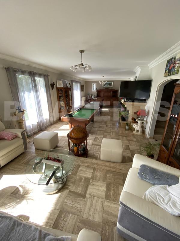 Propriété - 203 m² - 7 pièces