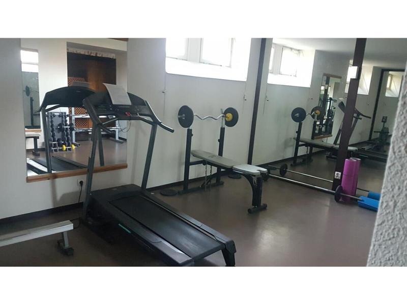 Local commercial - 2 459 m² - 70 pièces