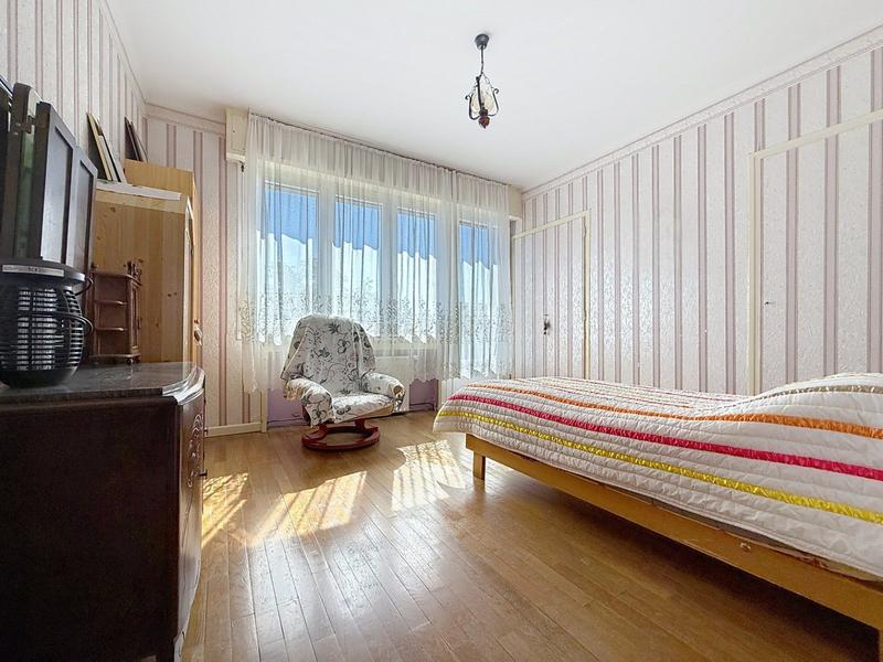 Maison - 240 m² - 10 pièces