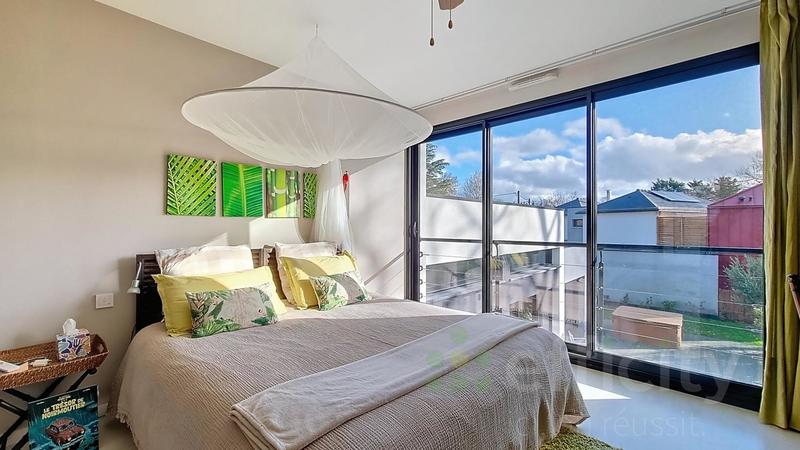 Pavillon - 281 m² - 8 pièces