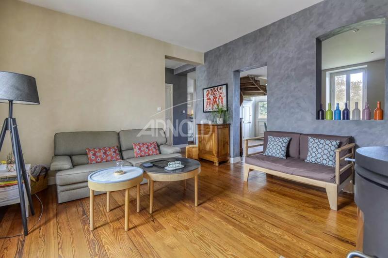 Maison - 189 m² - 9 pièces