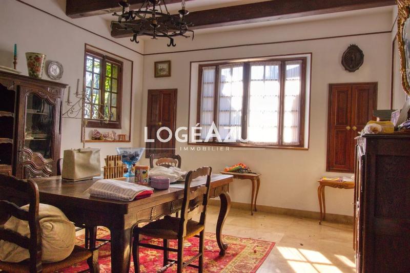 Maison - 210 m² - 8 pièces