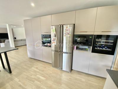 Maison - 233 m² - 7 pièces