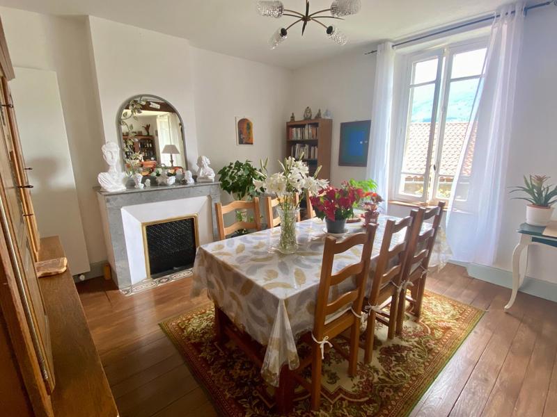 Maison - 233 m² - 10 pièces