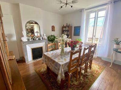 Maison - 233 m² - 10 pièces