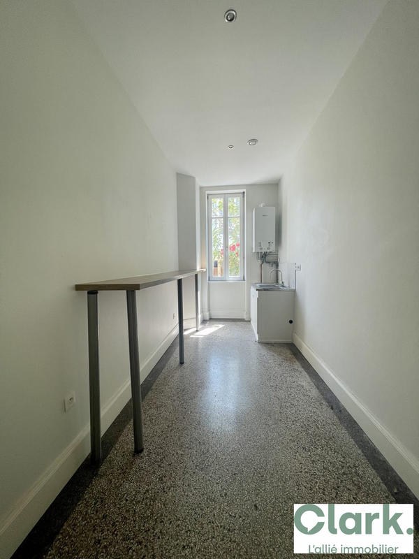 Local d'activités - 95 m² - 4 pièces