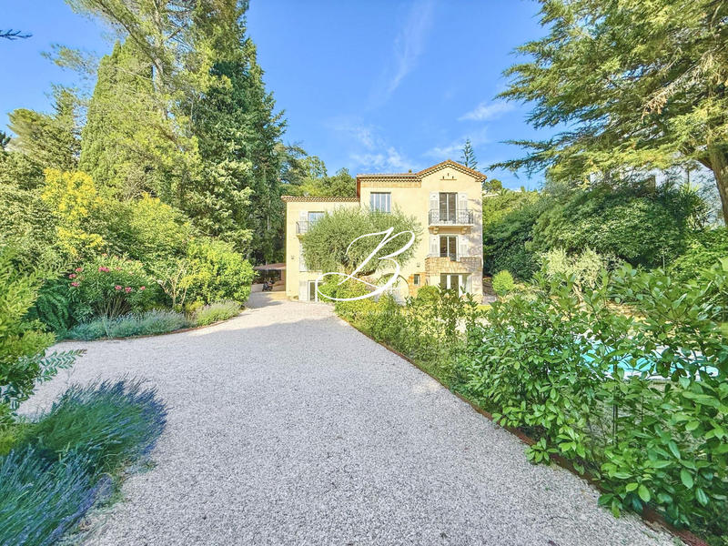 Villa - 258 m² - 10 pièces