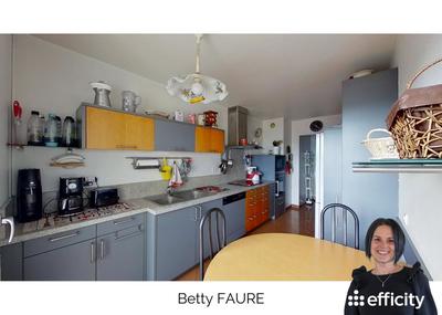 Appartement - 100 m² - 5 pièces