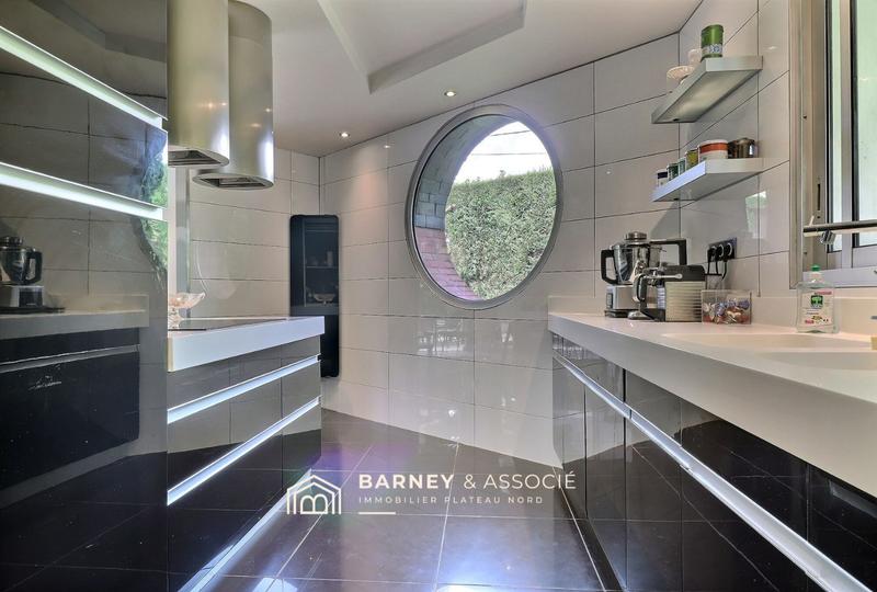 Maison contemporaine - 260 m² - 7 pièces