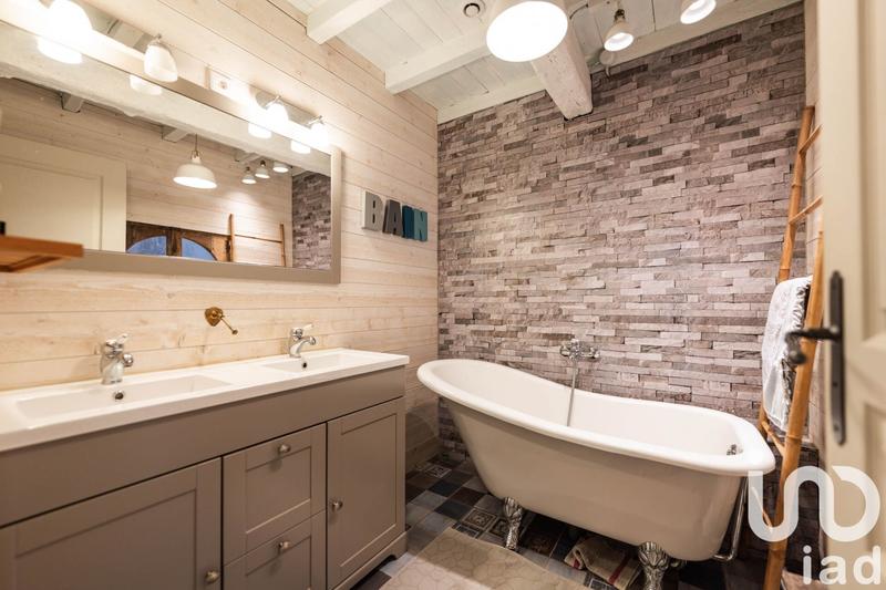 Maison - 285 m² - 9 pièces