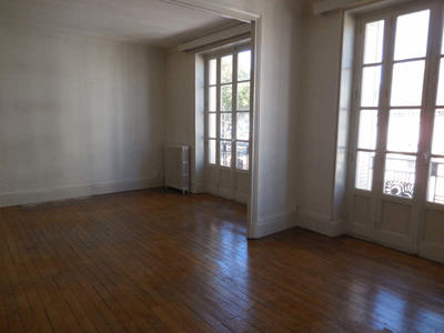 Appartement - 90 m² - 3 pièces