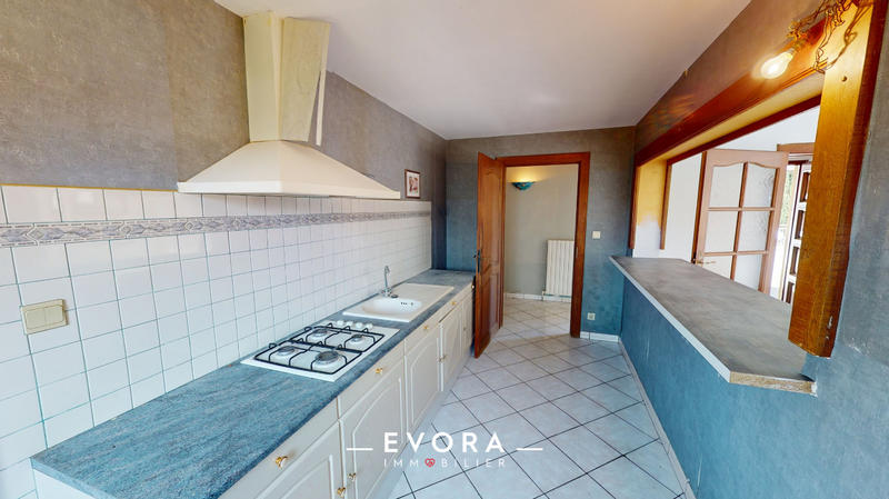 Maison - 300 m² - 7 pièces