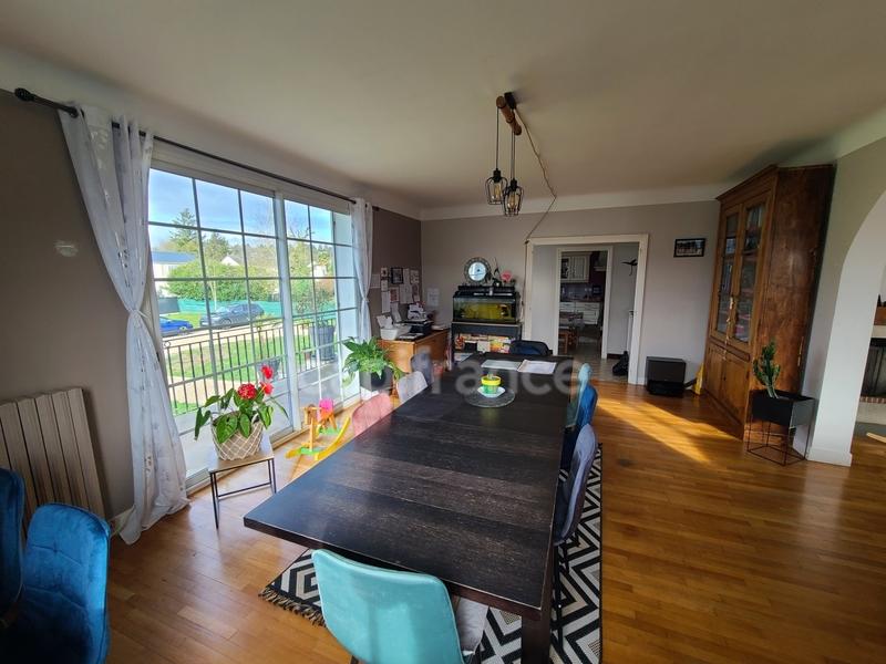 Maison - 210 m² - 10 pièces