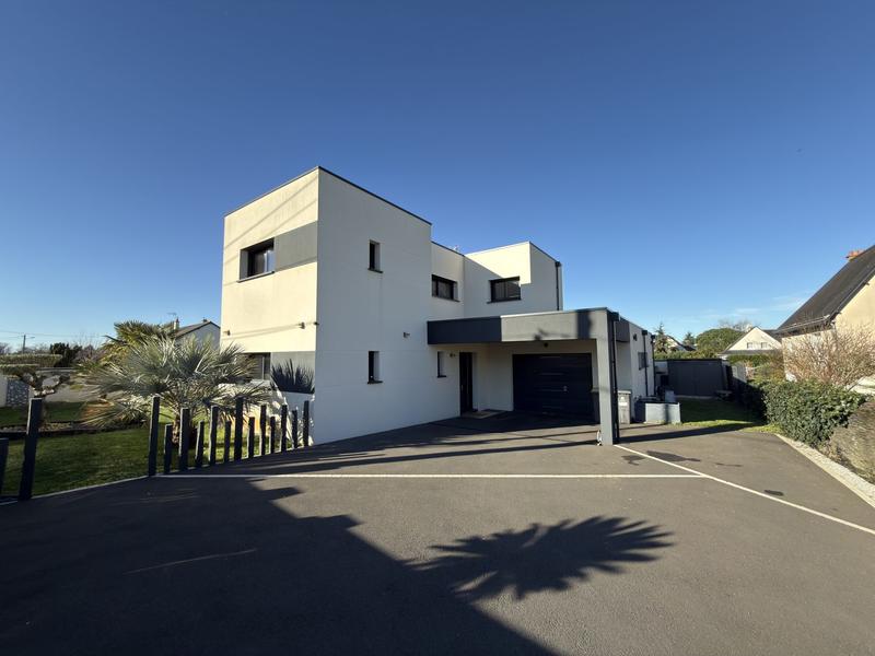 Maison contemporaine - 196 m² - 7 pièces