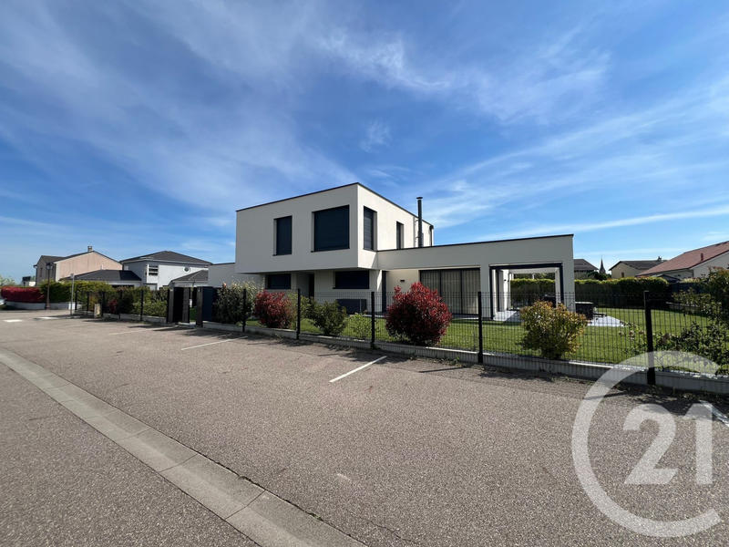 Maison - 202 m² - 5 pièces