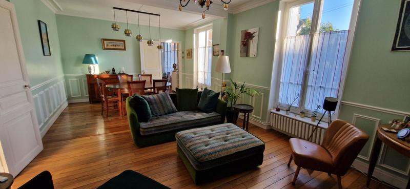 Maison - 232 m² - 9 pièces