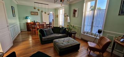 Maison - 232 m² - 9 pièces