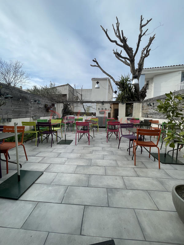 Local commercial - 134 m² - 5 pièces