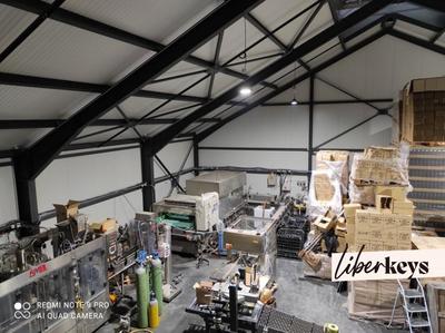 Local commercial - 681 m² - 4 pièces