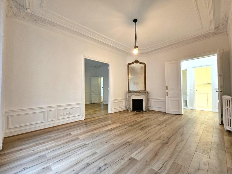 Bureau - 95 m² - 5 pièces