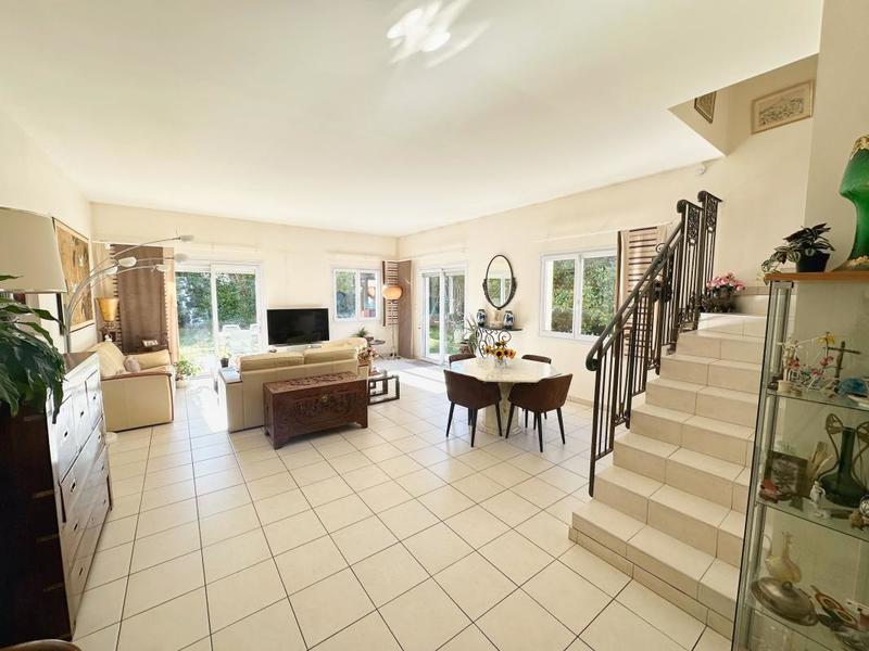 Maison - 151 m² - 5 pièces