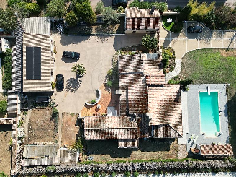 Villa - 250 m² - 6 pièces