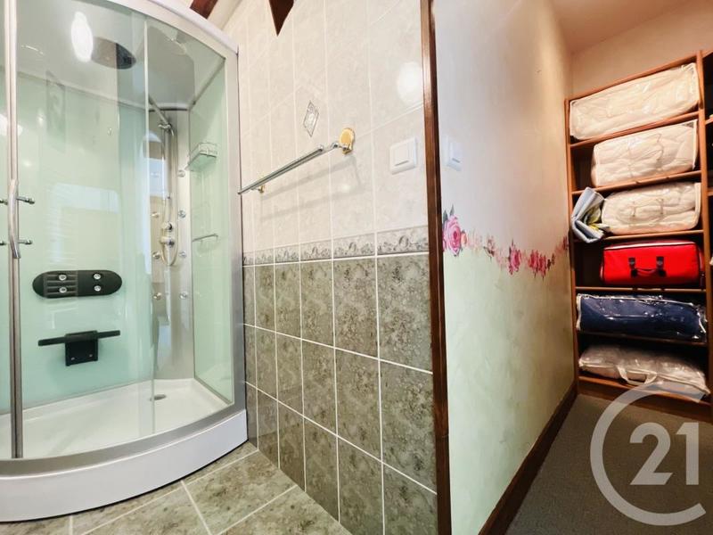 Maison - 216 m² - 7 pièces