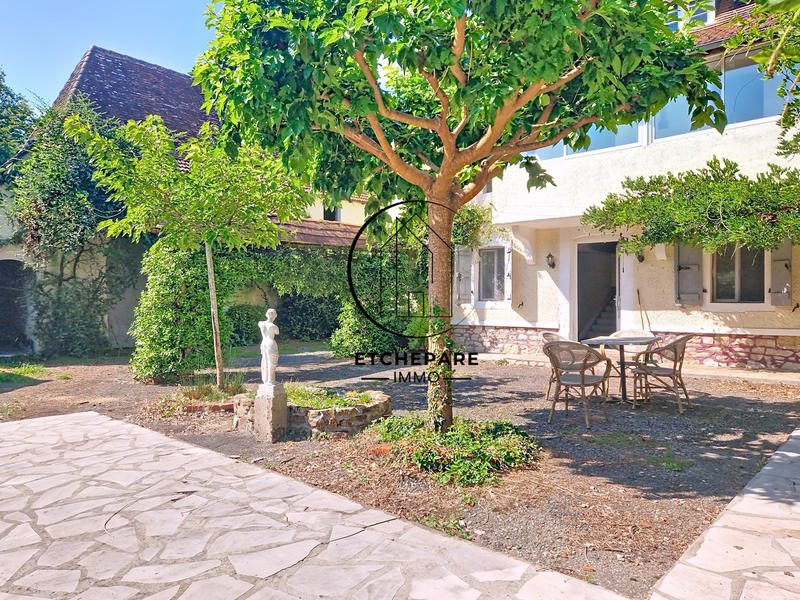 Maison - 213 m² - 5 pièces