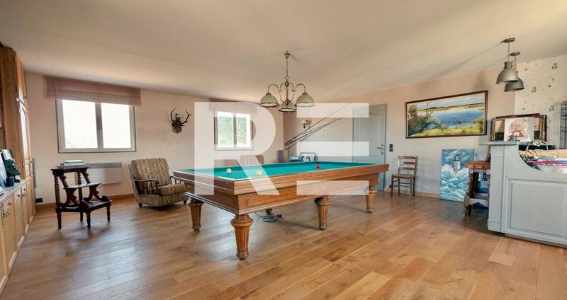 Propriété - 278 m² - 7 pièces