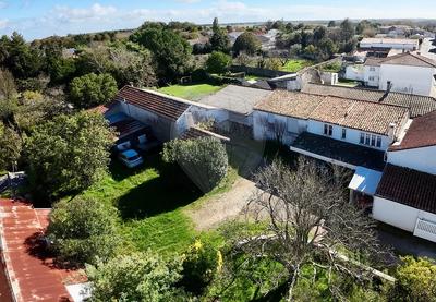 Maison - 230 m² - 10 pièces