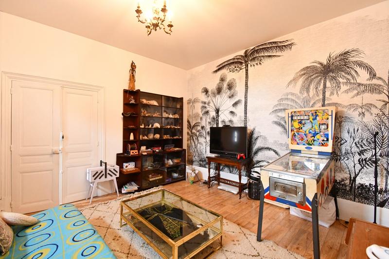 Maison - 230 m² - 8 pièces