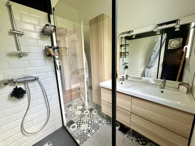 Maison - 180 m² - 8 pièces