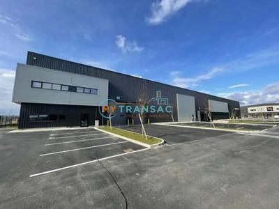 Entrepôt - 1 636 m²