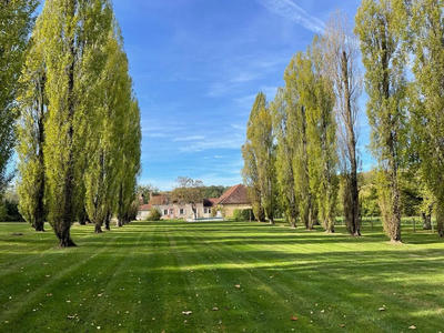 Demeure - 233 m² - 10 pièces