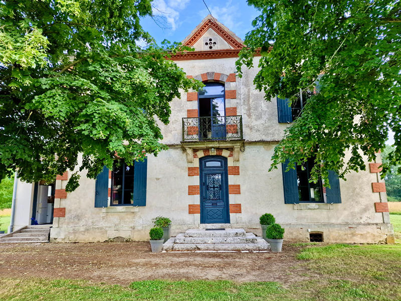 Maison - 262 m² - 9 pièces