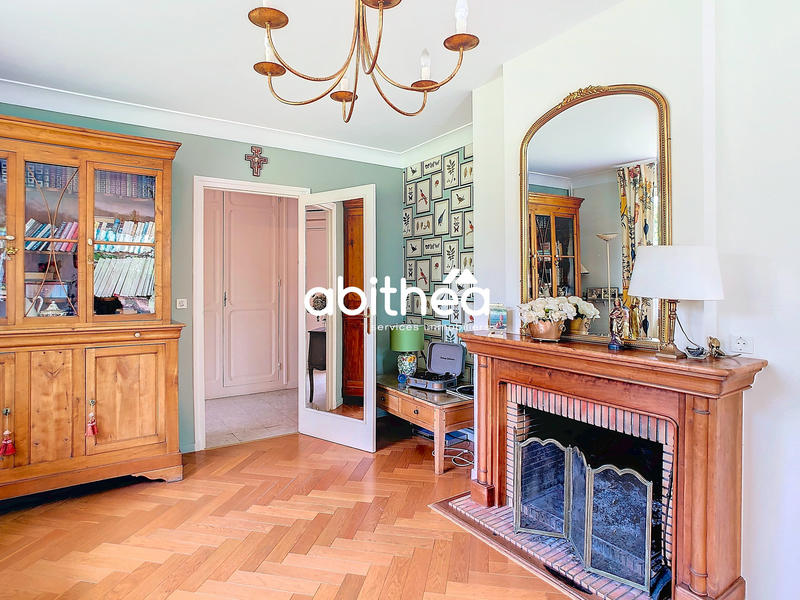 Maison - 252 m² - 10 pièces