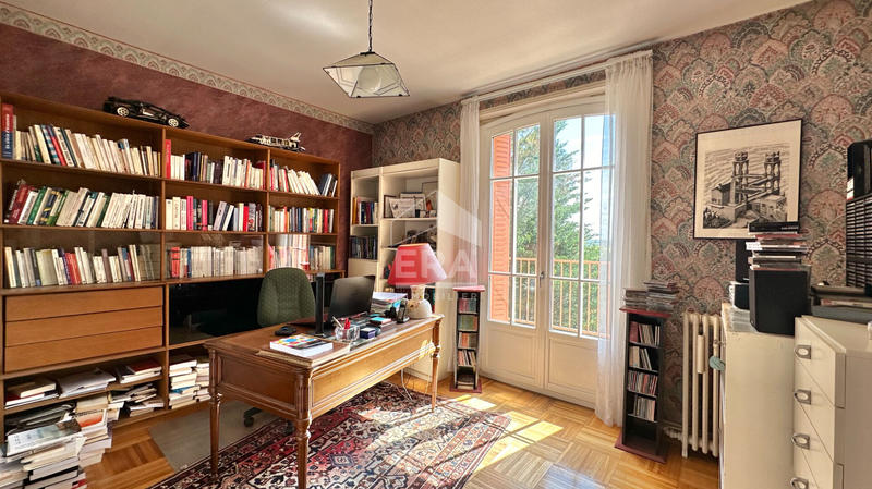 Maison - 229 m² - 10 pièces