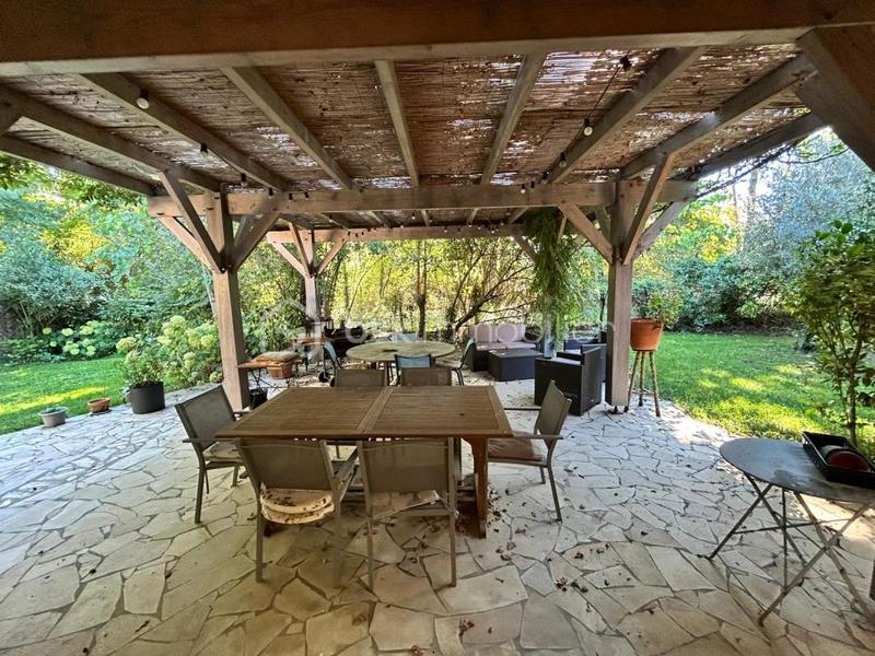 Maison - 208 m² - 6 pièces