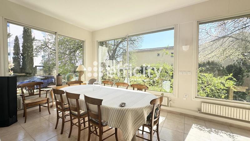 Maison - 236 m² - 6 pièces