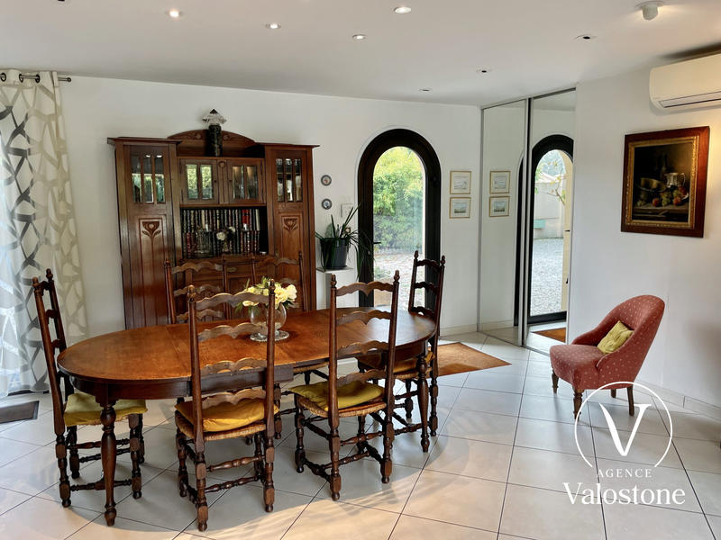 Maison traditionnelle - 206 m² - 7 pièces