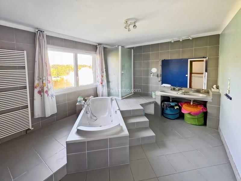 Maison - 260 m² - 10 pièces