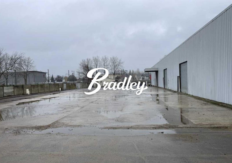 Entrepôt - 3 334 m²