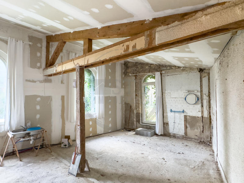 Propriété - 370 m² - 15 pièces