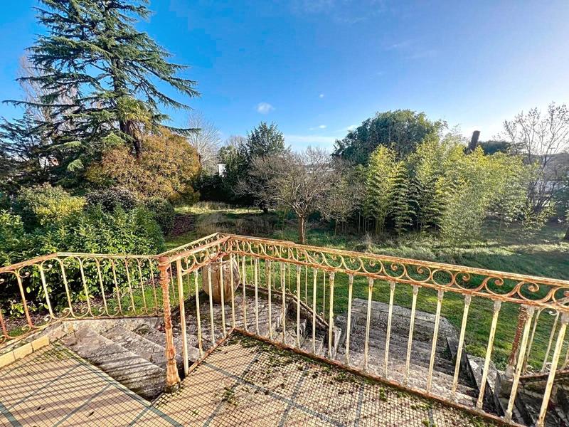 Château - 430 m² - 2 pièces