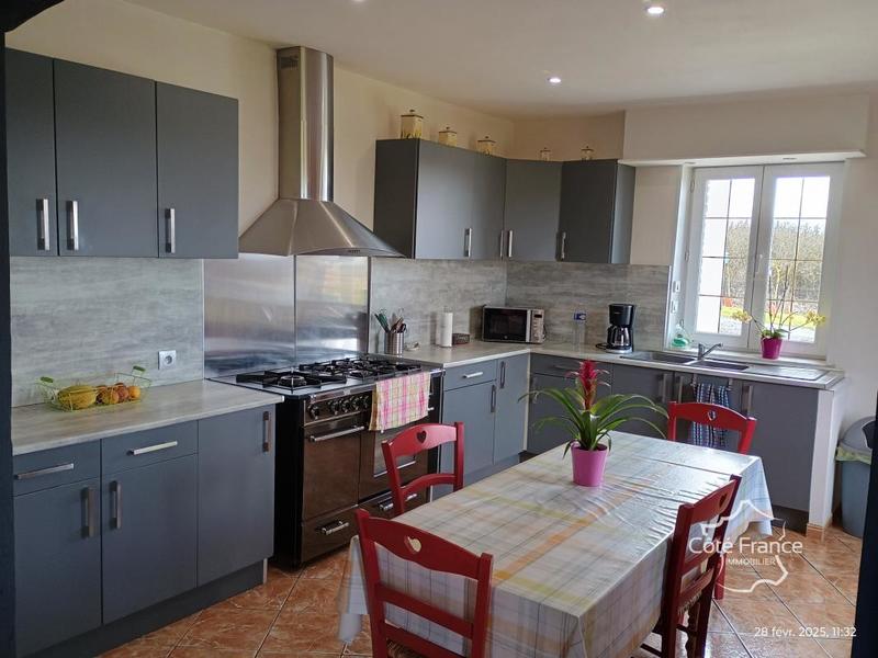 Propriété - 185 m² - 8 pièces