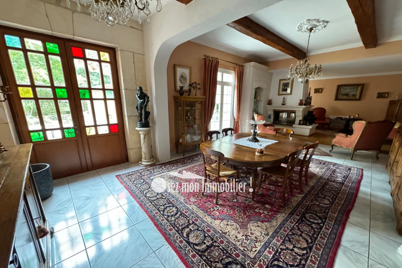 Maison - 273 m² - 8 pièces