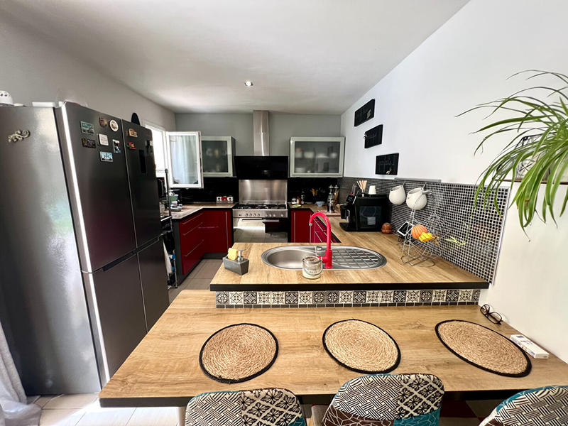 Maison - 280 m² - 10 pièces