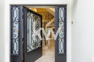 Maison - 218 m² - 7 pièces