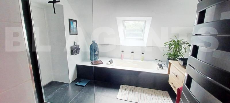 Demeure - 250 m² - 9 pièces